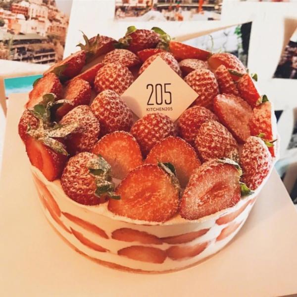 Strawberry cake