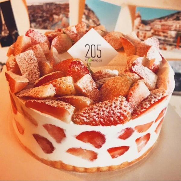 Strawberry cake