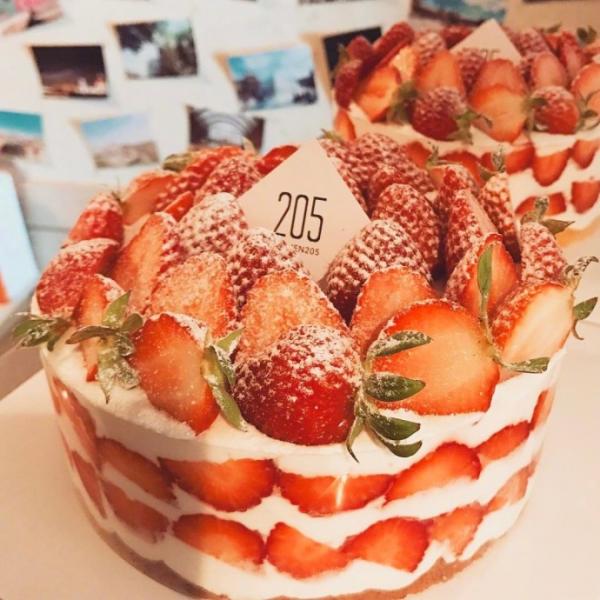 Strawberry cake