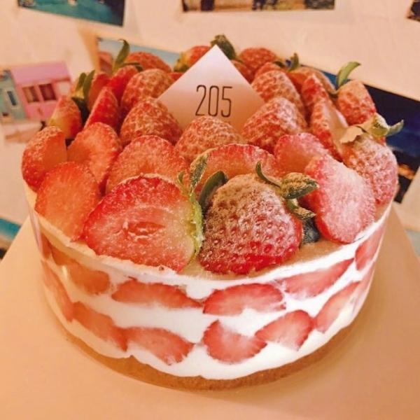 Strawberry cake