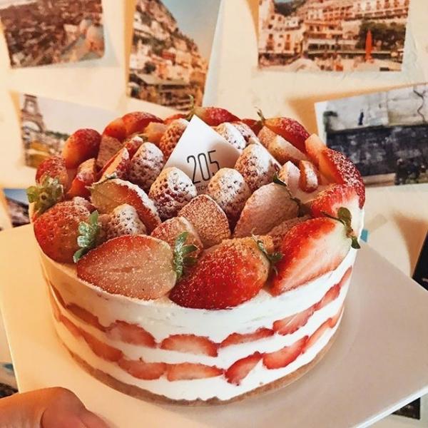 Strawberry cake