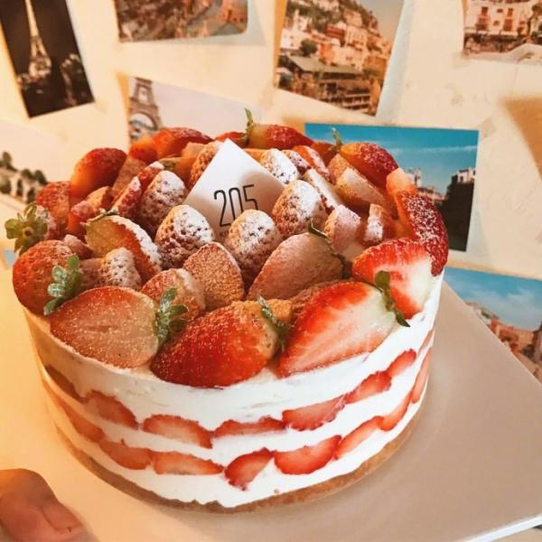 Strawberry cake