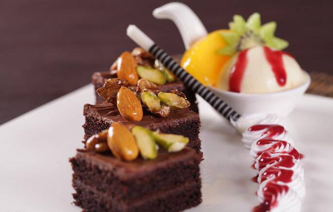 Exquisite and compact chocolate cake dessert picture