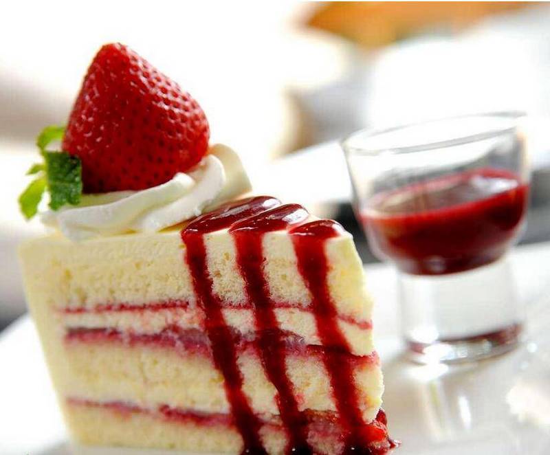 Simple Strawberry Cake Image Materials