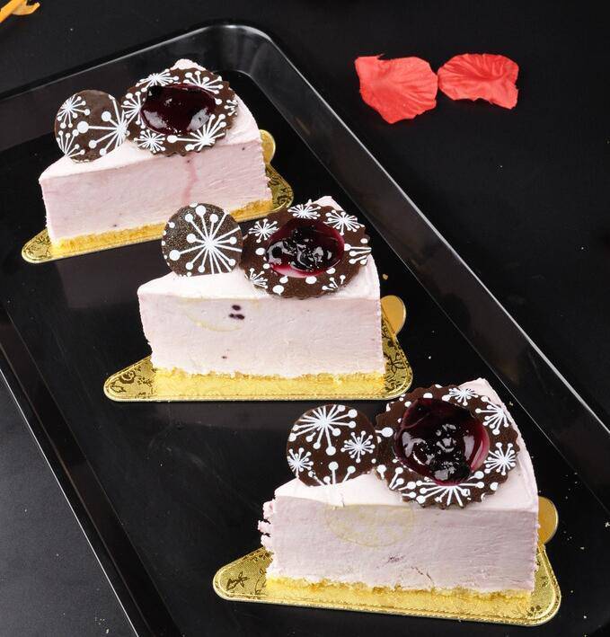 Latest and beautiful pictures of small cake desserts