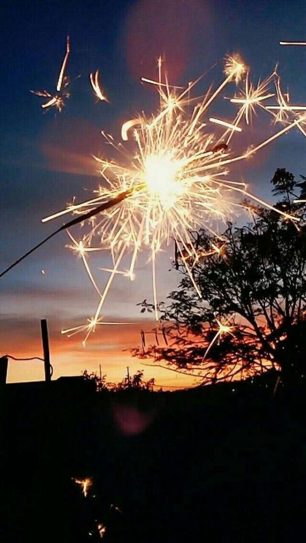 Beautiful fireworks in the dust ❤』