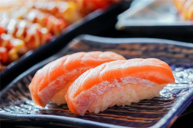 Famous Japanese cuisine salmon sushi picture