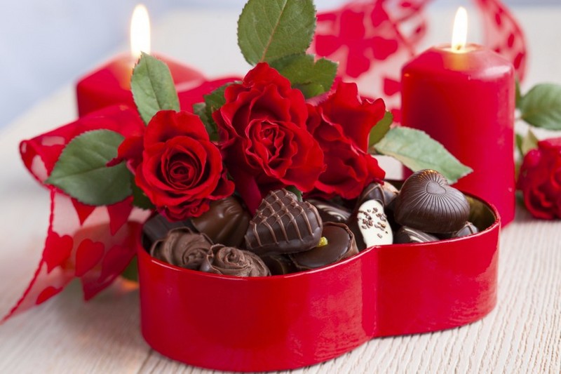 Romantic roses and fragrant chocolate pictures