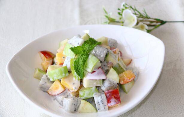 Picture of homemade yogurt fruit salad