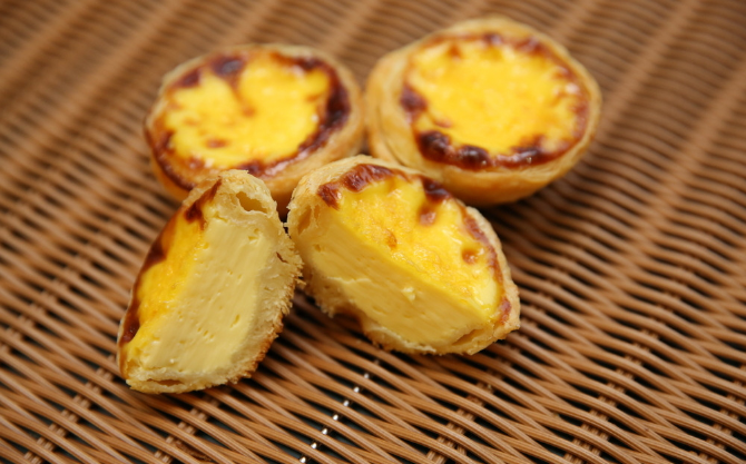 Picture of crispy egg tarts on the skin