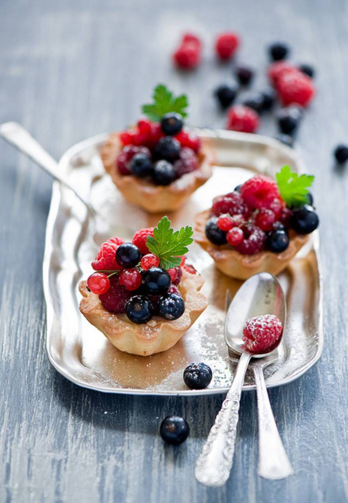Colorful fruit egg tarts have a unique and sweet taste
