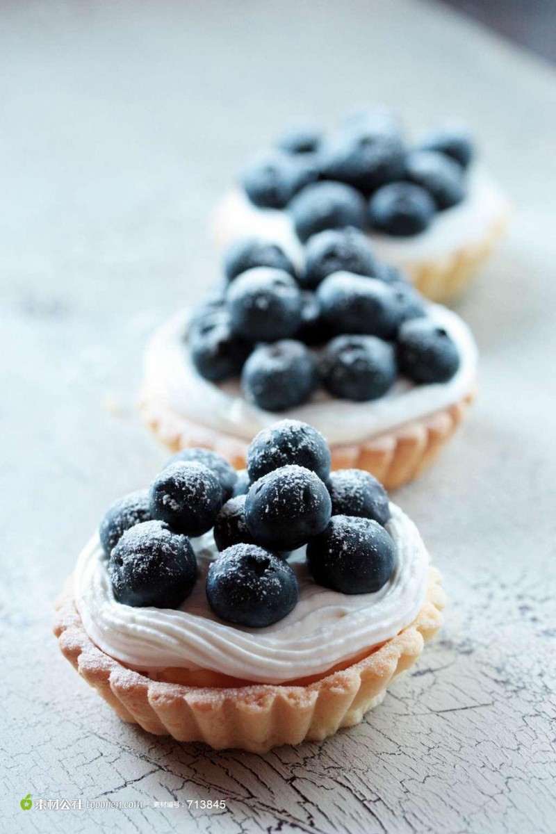 Yogurt and blueberry egg tarts have a unique taste