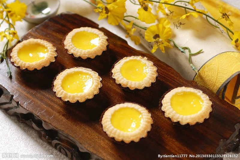 Hong Kong style egg tart pictures with a creamy aroma that tempts saliva