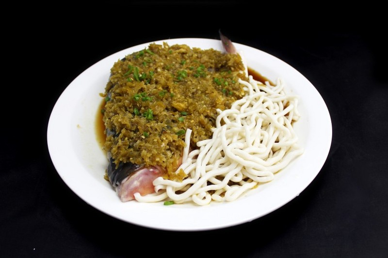 Delicious and nutritious minced pepper fish head picture