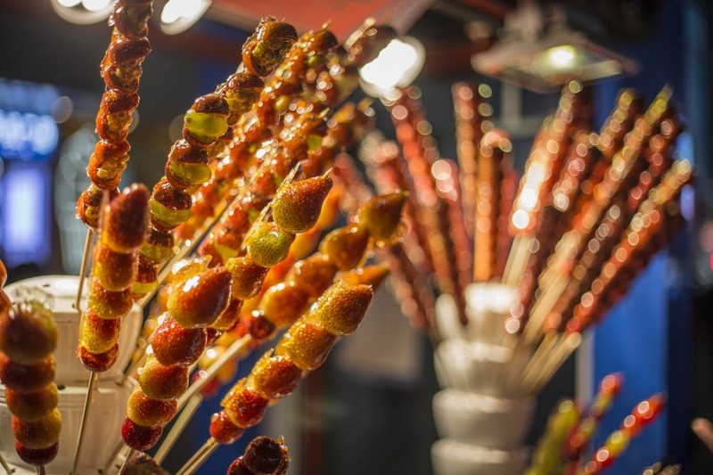 Sweet and sour old Beijing snack Tomatoes on sticks pictures