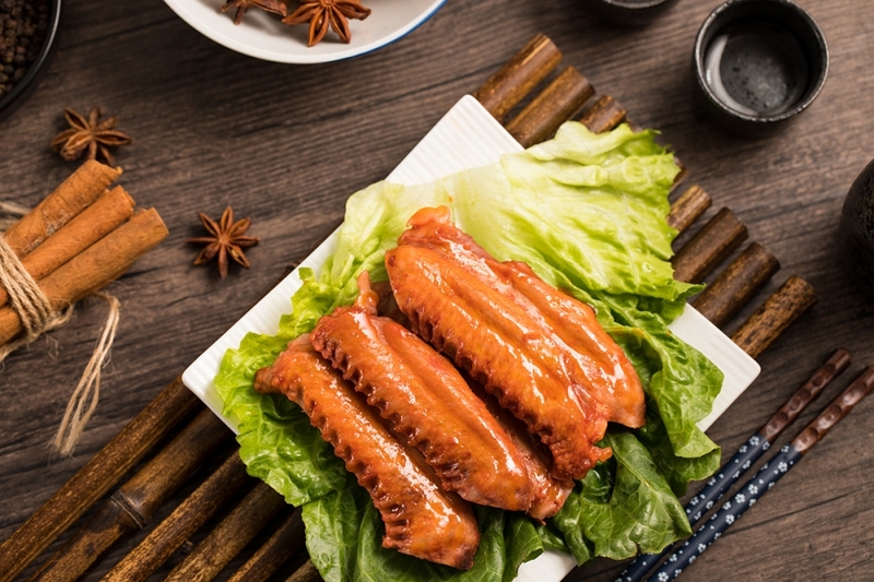 A group of pictures of wings of Chaoshan Red-Stewed Duck