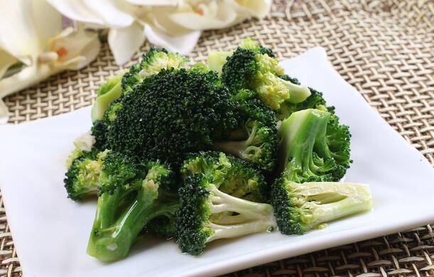 Picture of light home cooked vegetable stir fried broccoli