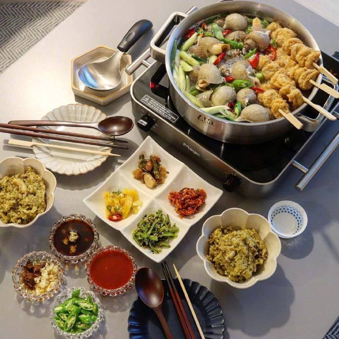 It's getting cold and I want to have hot pot with someone I like