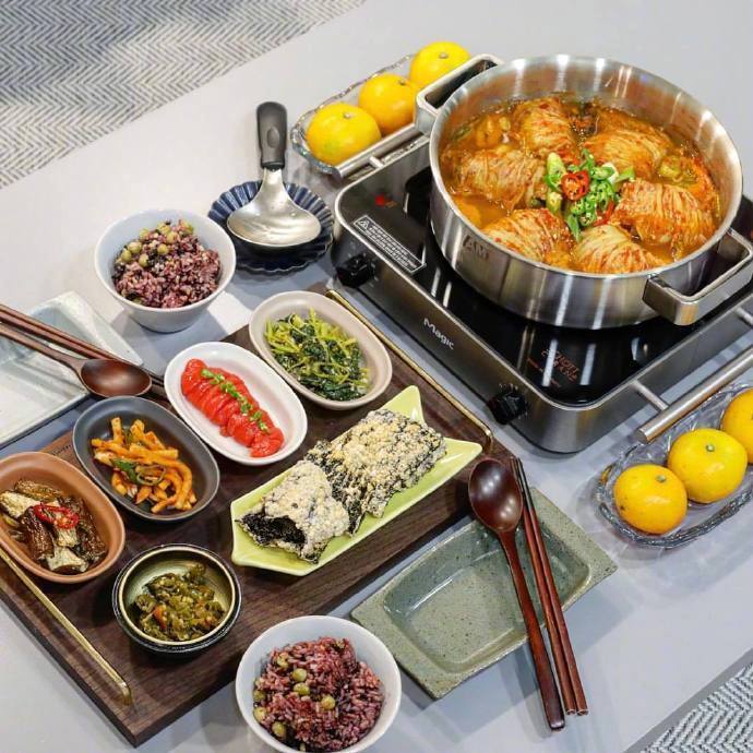 It's getting cold and I want to have hot pot with someone I like