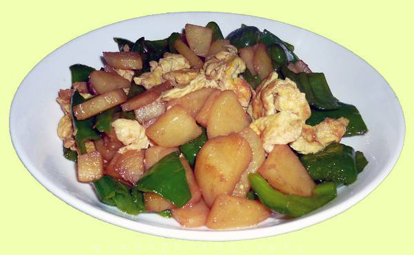 Home cooked dish: Fried Potato with Green Pepper and Eggs