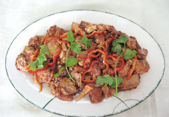 Steamed pork ribs with soy sauce is a Cantonese meat dish
