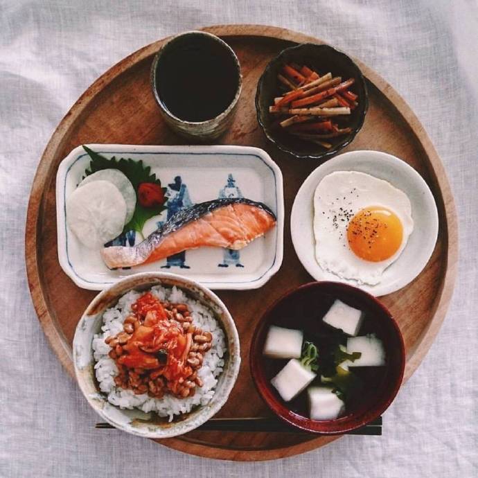 A beautiful and nutritious Japanese one person meal