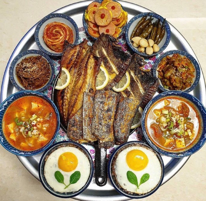 Appreciation of a set of super delicious Korean family dinner plates with pictures