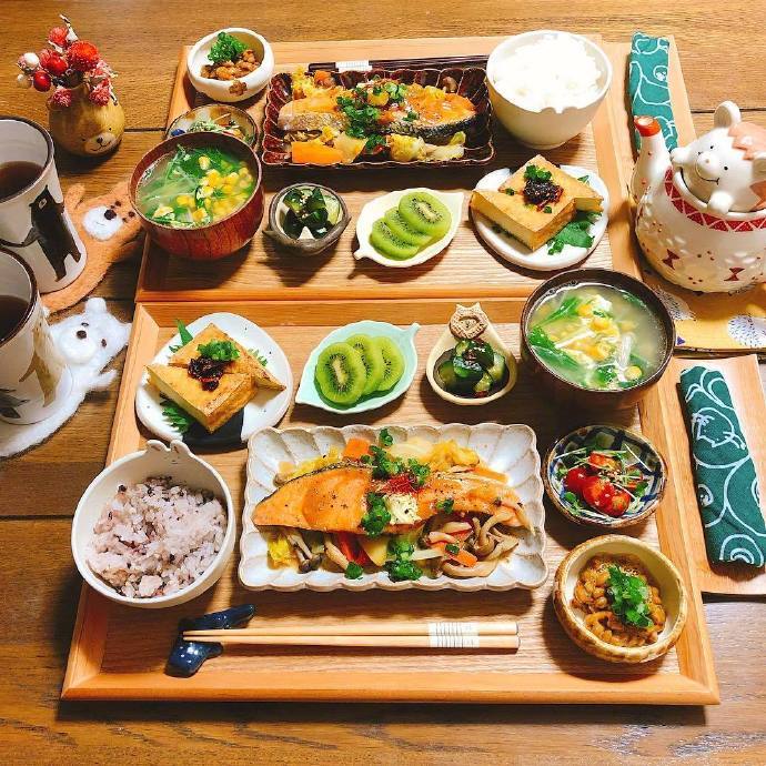 A carefully prepared daily meal for two by Japanese blogger Okinawa