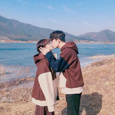 2021QQ WeChat couple avatar, one pair, two intimate and sweet photos, looking forward to the distant journey with someone to accompany them