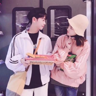 2021QQ WeChat couple avatar, one pair, two intimate and sweet photos, looking forward to the distant journey with someone to accompany them