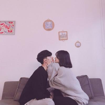 2021 WeChat avatar for couples, a sweet and loving couple. Every day without seeing you is a waste