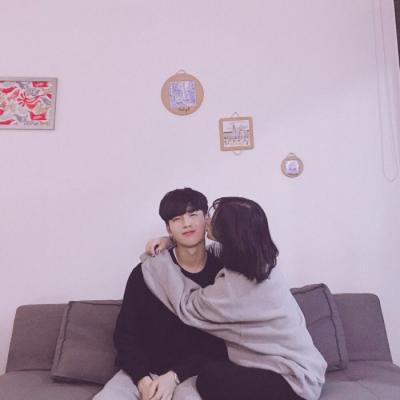 2021 WeChat avatar for couples, a sweet and loving couple. Every day without seeing you is a waste