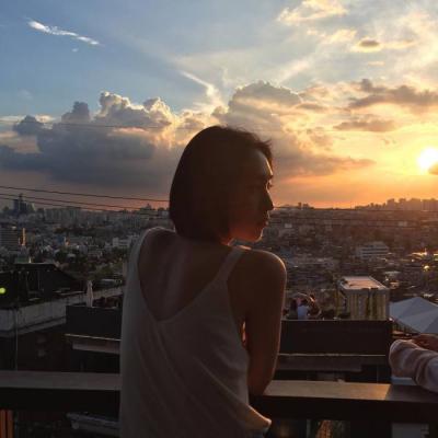 Short haired girl's profile WeChat avatar with artistic conception, beautiful heart repeatedly misses you