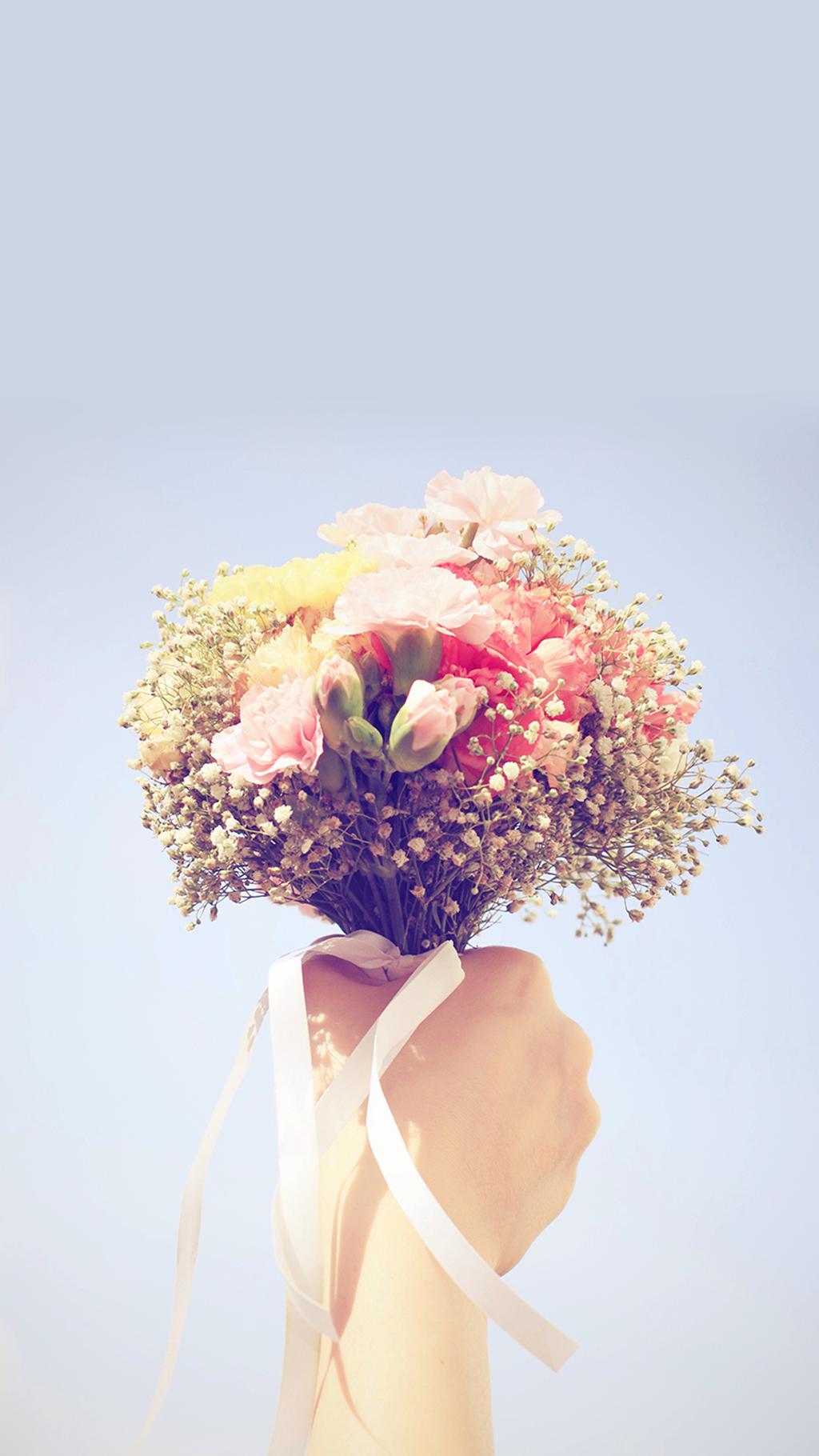 A small and fresh bouquet of flowers