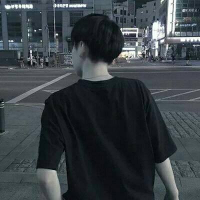 Black and white male Weibo avatar, sad and melancholic 2021 selected, injured, drunk, crying, awakened, heart dead