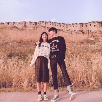 2021 WeChat couple profile picture, one pair, two photos, sweet and loving. As long as you are by my side, I will be proud