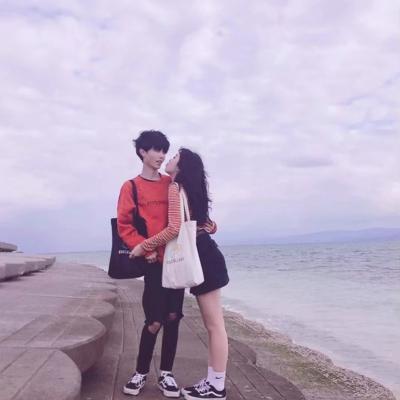 2021 WeChat couple profile picture, one pair, two photos, sweet and loving. As long as you are by my side, I will be proud