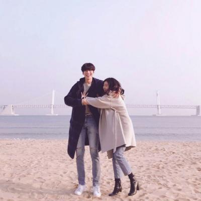 2021 WeChat couple profile picture, one pair, two photos, sweet and loving. As long as you are by my side, I will be proud