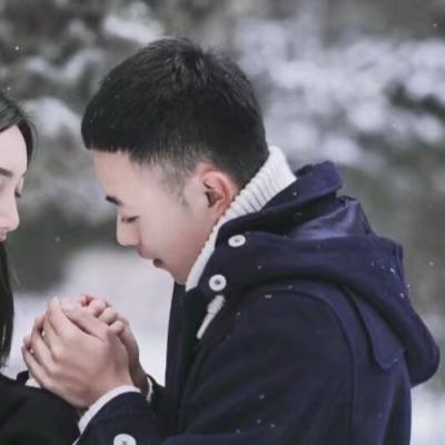 Two WeChat couple avatars in 2021, one beautiful and romantic, regardless of right or wrong. Whoever I love is right