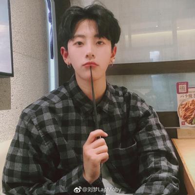 The person who makes me happy is the one with the handsome, cute, and high-definition picture of the 2021 QQ profile picture of a guy