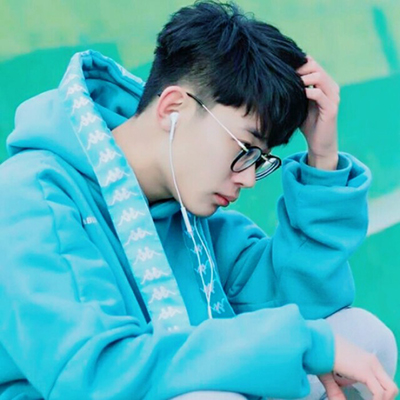 A handsome and artistic boy wearing glasses, with a profile picture in 2021. The latest Baidu search cannot find you, so I have to use Sogou