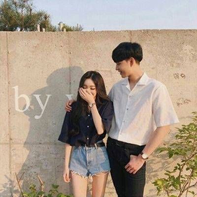 Two sweet and fresh photos of couple's WeChat avatar. We are currently in business, not in love