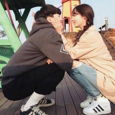 Two sweet and fresh photos of couple's WeChat avatar. We are currently in business, not in love