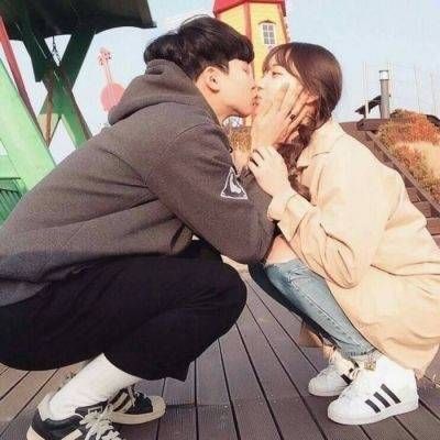 Two sweet and fresh photos of couple's WeChat avatar. We are currently in business, not in love