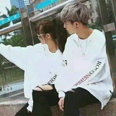 Two sweet and fresh photos of couple's WeChat avatar. We are currently in business, not in love