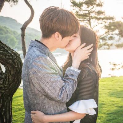2021 Couple Weibo Selected Two Classic, Good looking, Sweet Kissing Couple Avatar Pairs