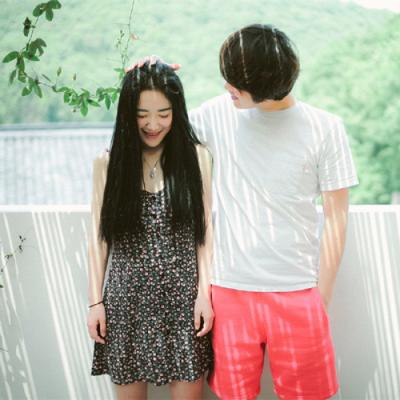 A classic pair of youthful and trendy couple YY avatars featuring happiness, playfulness, simplicity, and beauty