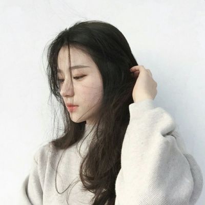 A beautiful and heartwarming girl's WeChat inspirational avatar hates the taste of alcohol but prefers the feeling of being drunk