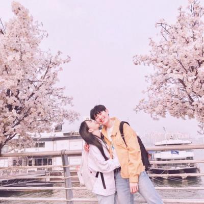 2021 WeChat couple avatar, two photos, one beautiful and sweet pair, playing the ruthless role of stirring wind and rain in your heart