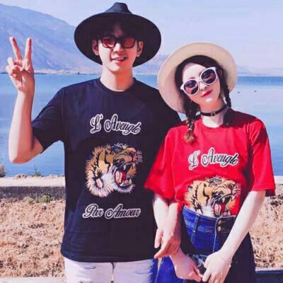 Super cute, youthful, and happy Weibo avatar couple, they are not satisfied. You bit me, snacks smashed me to death